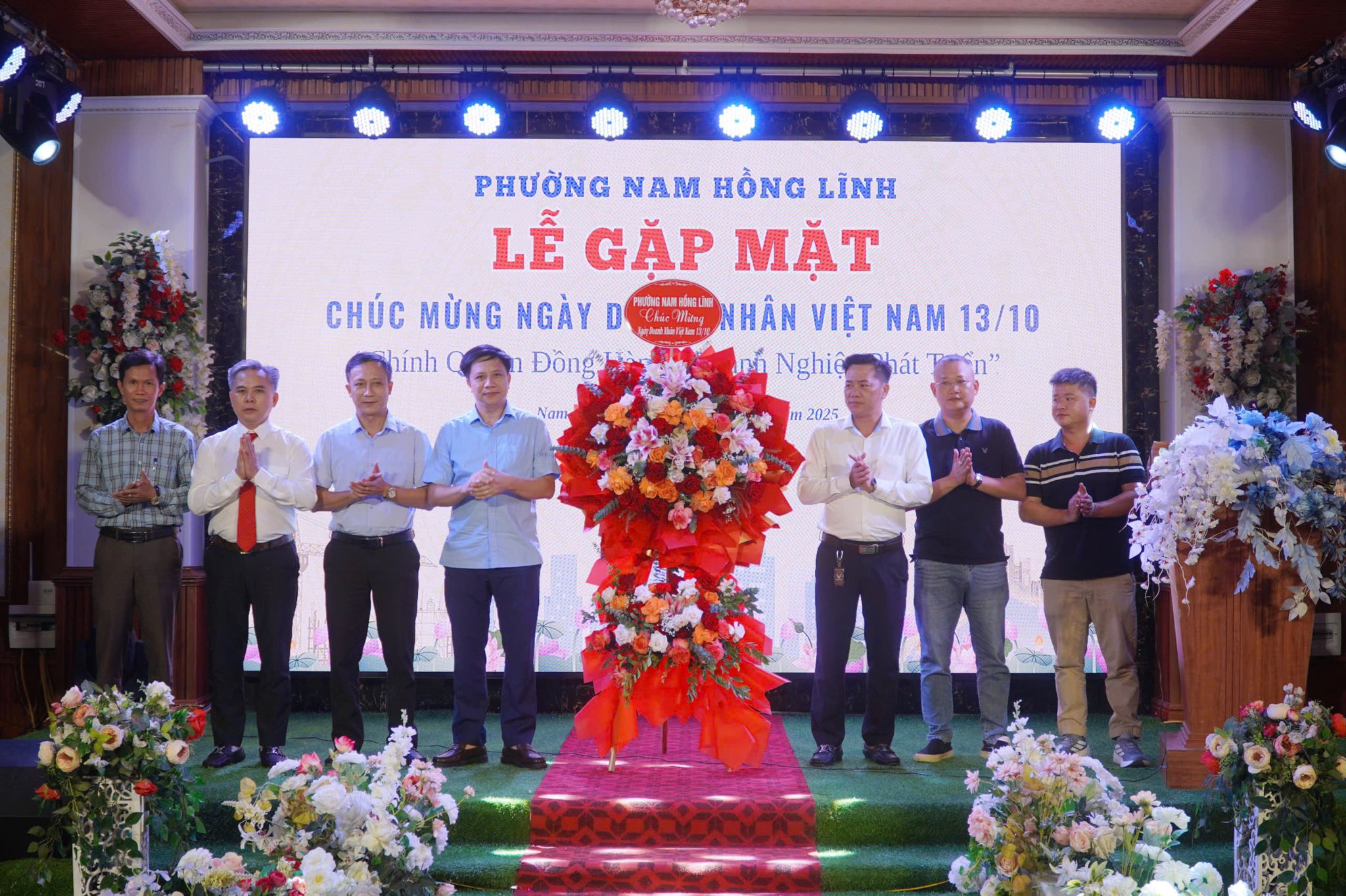 Phường Nam Hồng Lĩnh gặp mặt doanh nghiệp, doanh nhân nhân kỷ niệm 21 năm ngày Doanh nhân Việt Nam (13/10/2004-13/10/2025)