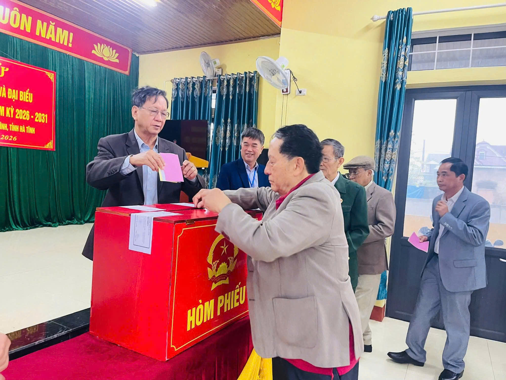 Đến 14 giờ chiều nay 15/3, 100 % cử tri phường Nam Hồng Lĩnh hoàn thành việc bỏ phiếu