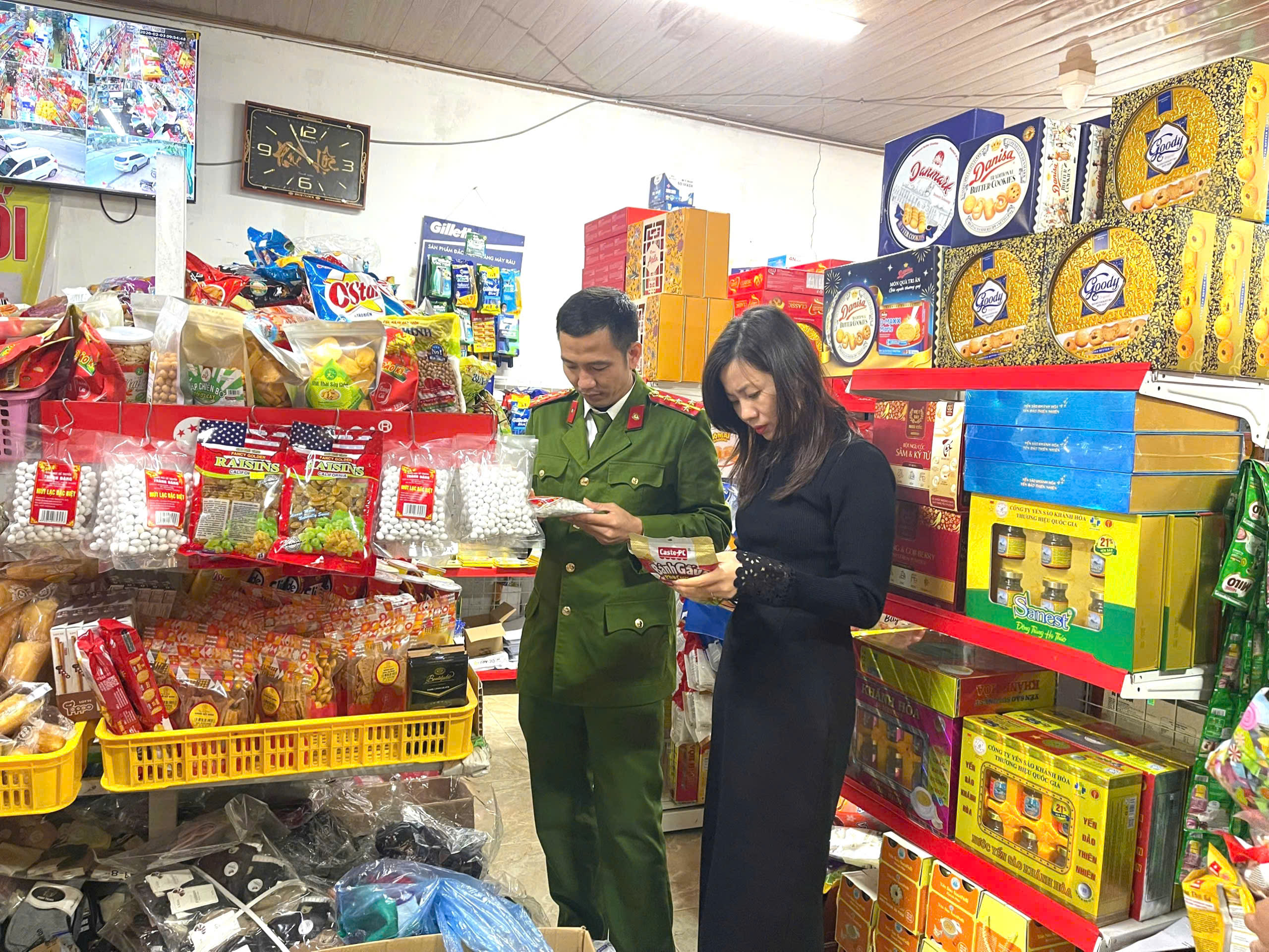 Đoàn kiểm tra liên ngành phường Nam Hồng Lĩnh  tổ chức kiểm tra công tác an toàn vệ sinh thực phẩm trên địa bàn