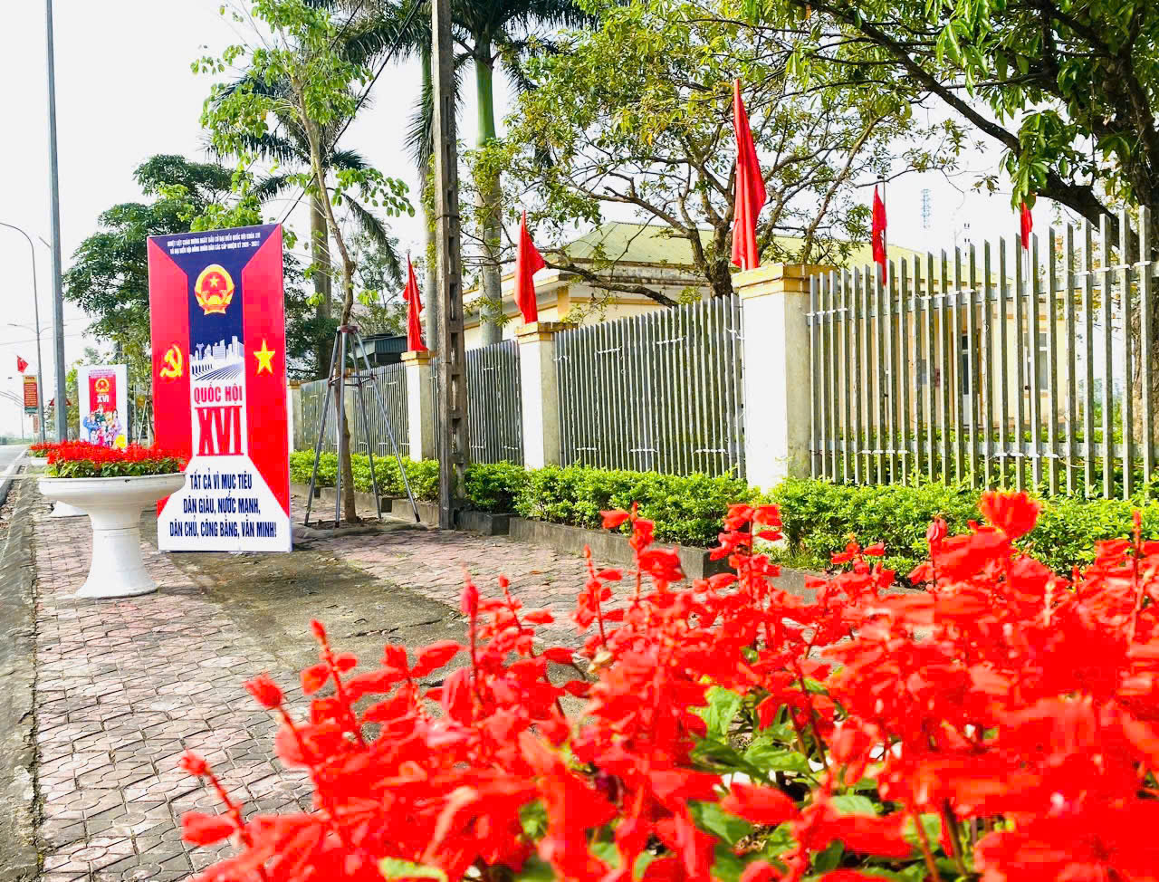 Mỗi cử tri phường Nam Hồng Lĩnh hãy nêu cao tinh thần trách nhiệm, phát huy quyền và nghĩa vụ công dân, chủ động tham gia tích cực vào các hoạt động bầu cử