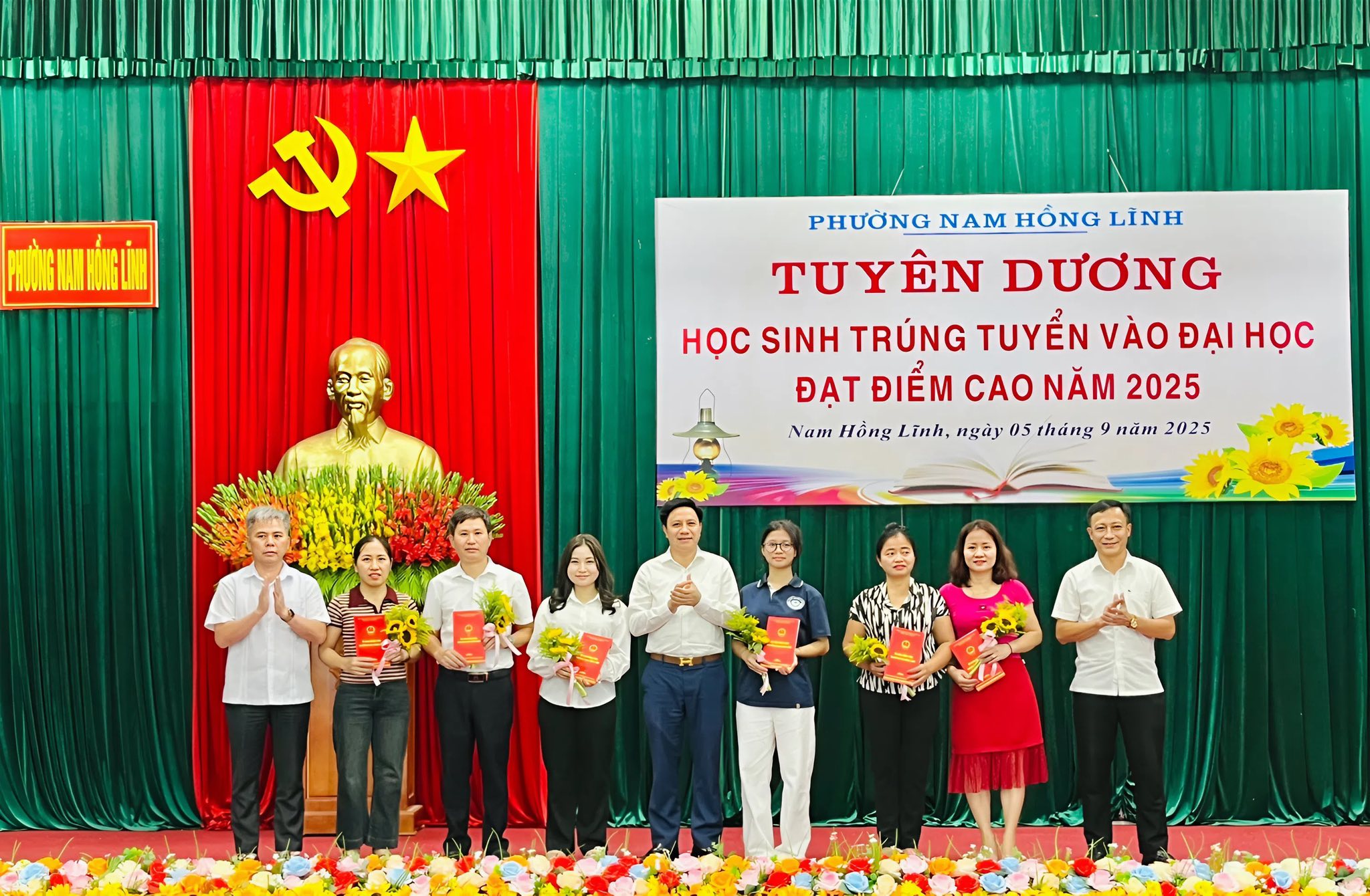 PHƯỜNG NAM HỒNG LĨNH TUYÊN DƯƠNG 23 HỌC SINH TRÚNG TUYỂN ĐẠI HỌC ĐẠT ĐIỂM CAO NĂM 2025