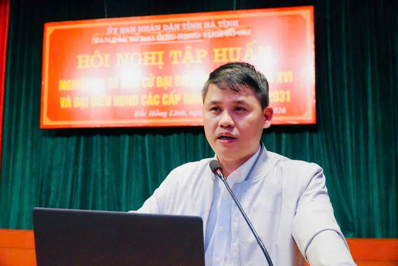 Tập huấn nghiệp vụ công tác bầu cử cho các đồng chí là thành viên Ban bầu cử và tổ bầu cử tại các phường, xã thuộc đơn vị bầu cử số 09.