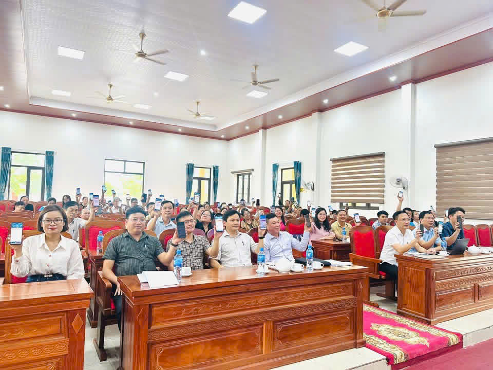 Phát động hưởng ứng cài đặt và sử dụng ứng dụng công dân số i-Hatinh; tích hợp tài khoản an sinh xã hội, sổ sức khỏe điện tử trên ứng dụng VNEID