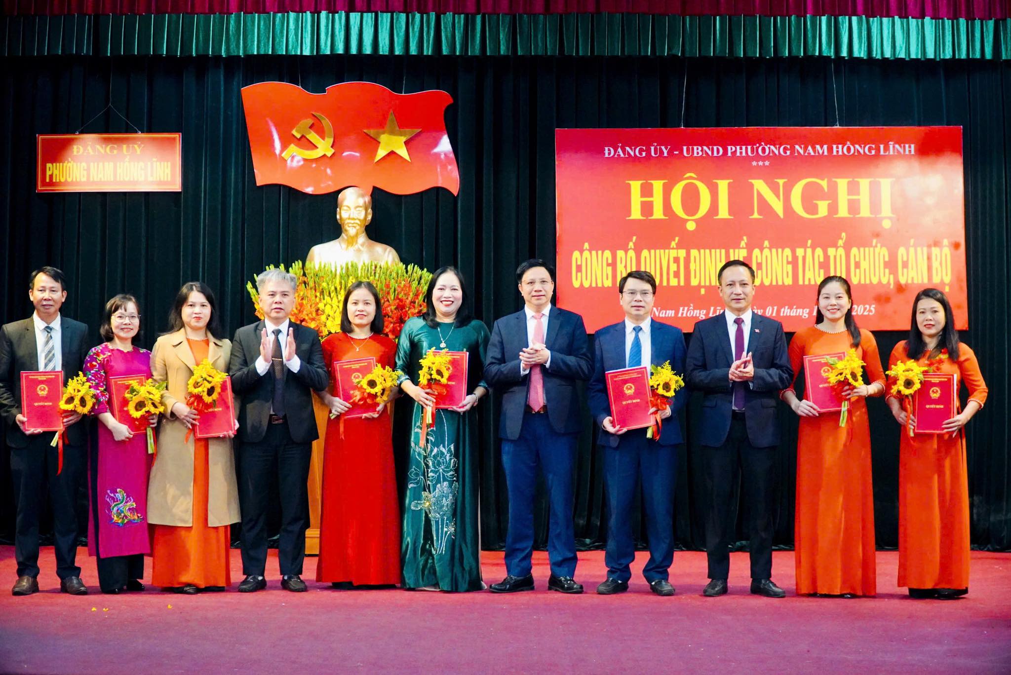 Phường Nam Hồng Lĩnh công bố các quyết định về công tác cán bộ