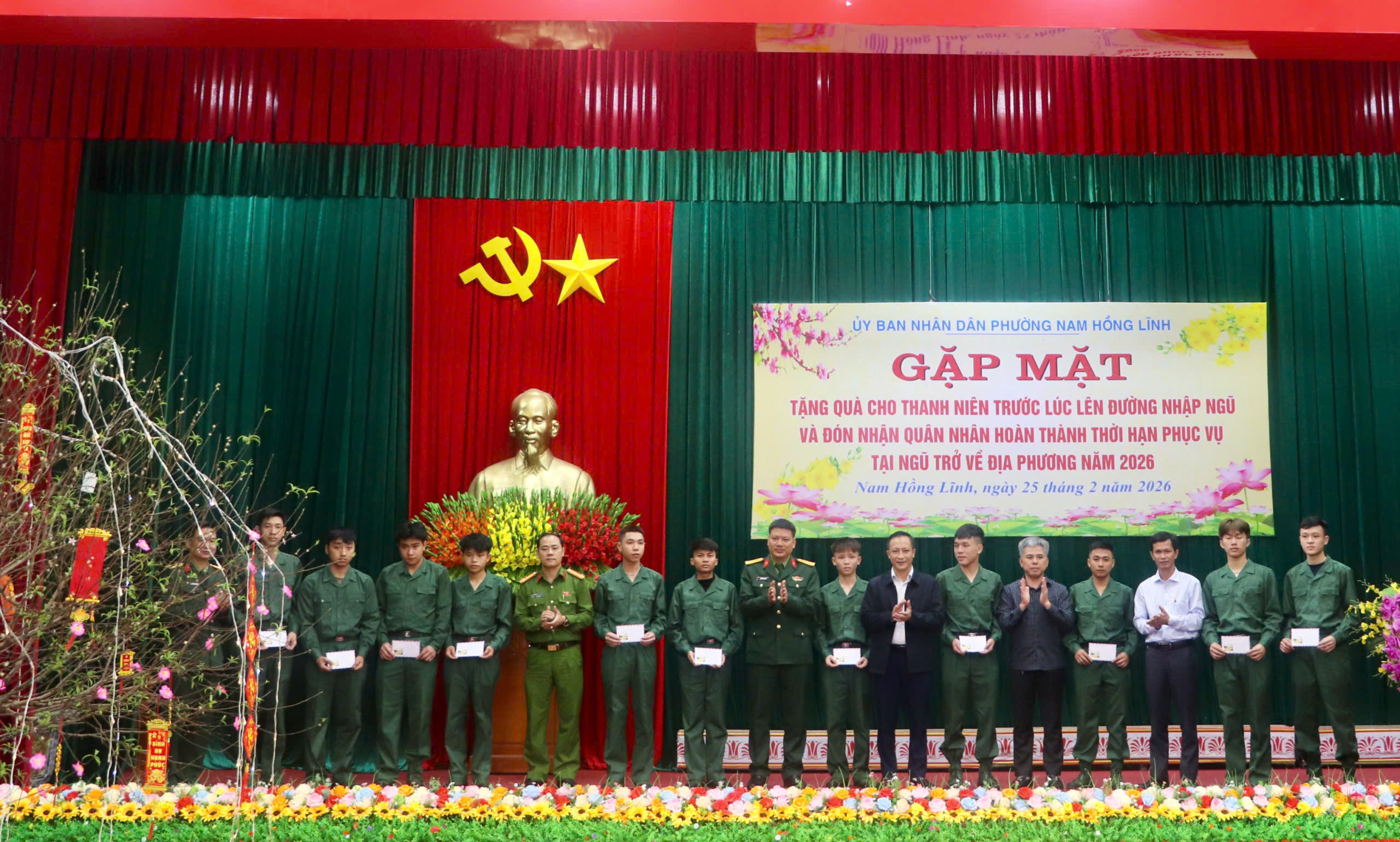 Trang trọng lễ gặp mặt, tặng quà thanh niên lên đường nhập ngũ và đón nhận quân nhân hoàn thành thời hạn phục vụ tại ngũ năm 2026.