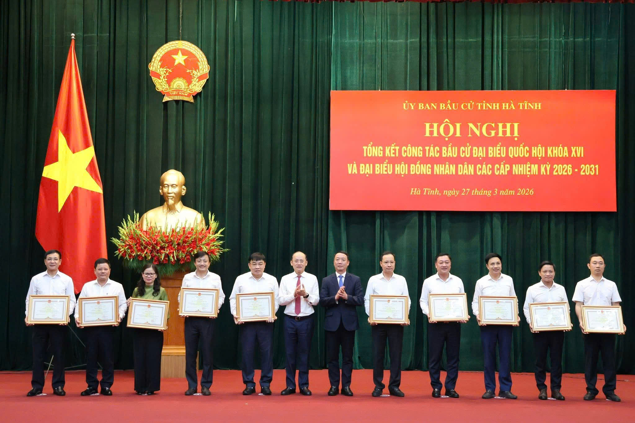 Phường Nam Hồng Lĩnh vinh dự được nhận 2 Bằng khen của Chủ tịch UBND tỉnh trong công tác bầu cử đại biểu Quốc hội và đại biểu HĐND các cấp, nhiệm kỳ 2026 -2031