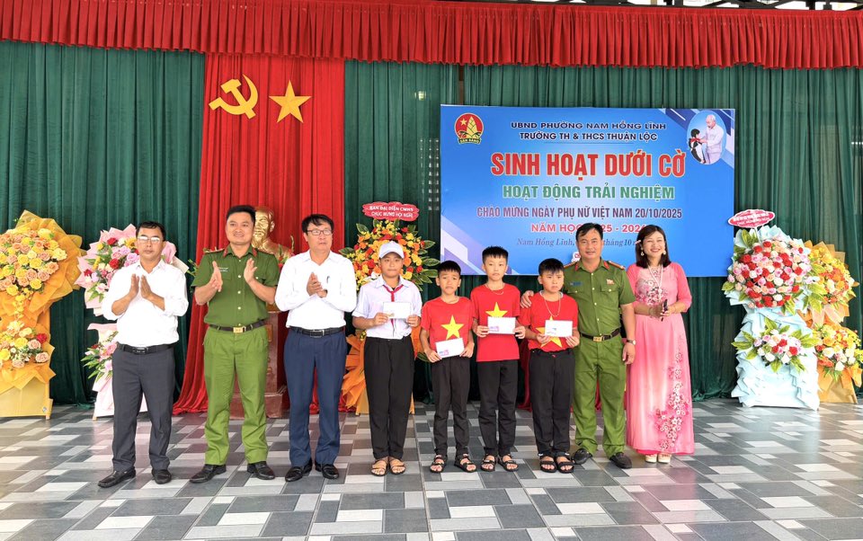 Cục V05 Bộ Công an Tuyên dương hành động đẹp của Nhóm học sinh Trường Tiểu học và Trung học cơ sở Thuận Lộc