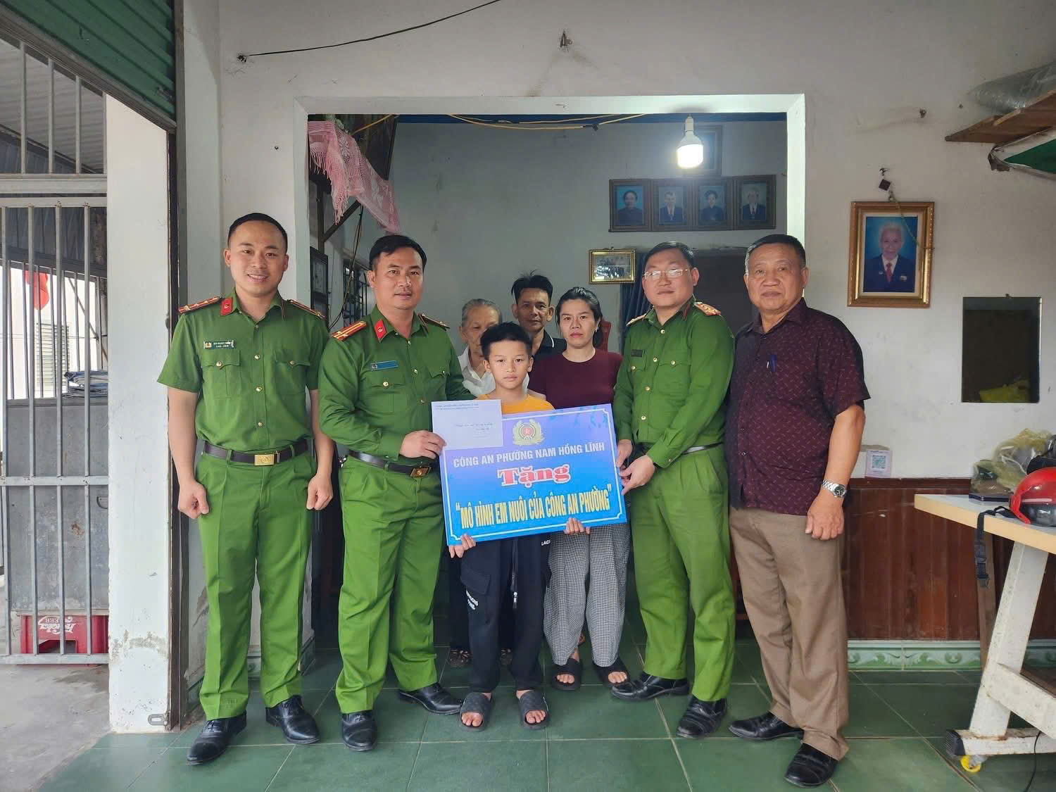 Triển khai xây dựng “Mô hình em nuôi của Công an phường Nam Hồng Lĩnh"