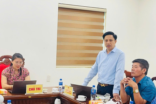 Đồng chí Bí thư Đảng ủy, Chủ tịch HĐND phường dự thảo luận tổ đại biểu số 3 trước kỳ họp thường lệ giữa năm 2026