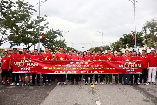Phường Nam Hồng Lĩnh sôi nổi hưởng ứng chương trình đi bộ “Cùng Việt Nam tiến bước”
