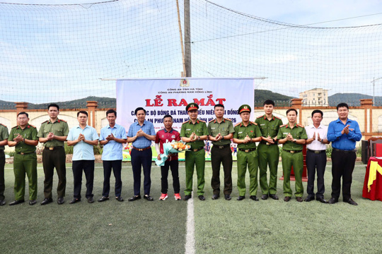 Công an phường ra mắt câu lạc bộ bóng đá thanh thiếu niên, nhi đồng hè 2026 