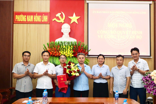 Phường Nam Hồng Lĩnh công bố quyết định giao phụ trách điều hành Trạm Y tế phường