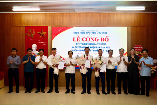 Công bố thành lập Trường Trung cấp Kỹ nghệ Lý Tự Trọng và bổ nhiệm Ban Giám hiệu 