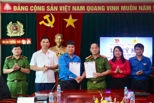 Đoàn phường Nam Hồng Lĩnh phối hợp với Công an phường ra mắt mô hình "Cùng em tiến bước"