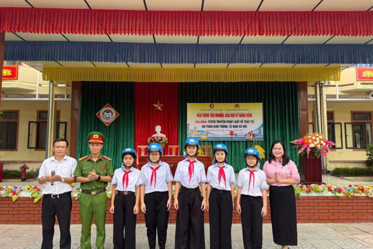 Công an phường Nam Hồng Lĩnh đẩy mạnh tuyên truyền, phổ biến, giáo dục pháp luật trong trường học