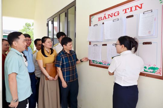 Ban Kinh tế - Ngân sách HĐND phường Nam Hồng Lĩnh khảo sát tình hình thu ngân sách trên địa bàn 