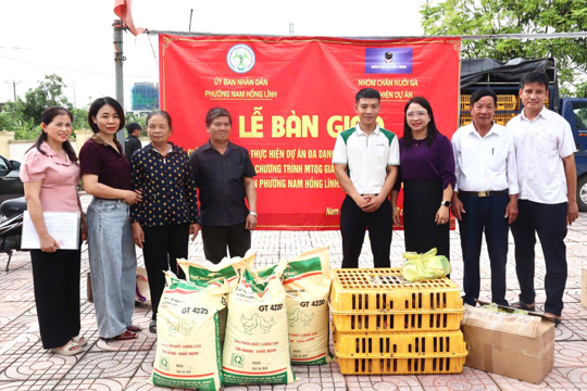 Trao mô hình sinh kế, hỗ trợ hộ nghèo phát triển chăn nuôi cho các hộ dân có hoàn cảnh khó khăn