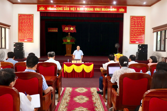 Thường trực Đảng ủy phường Nam Hồng Lĩnh làm việc với Chi bộ Trạm Y tế phường 