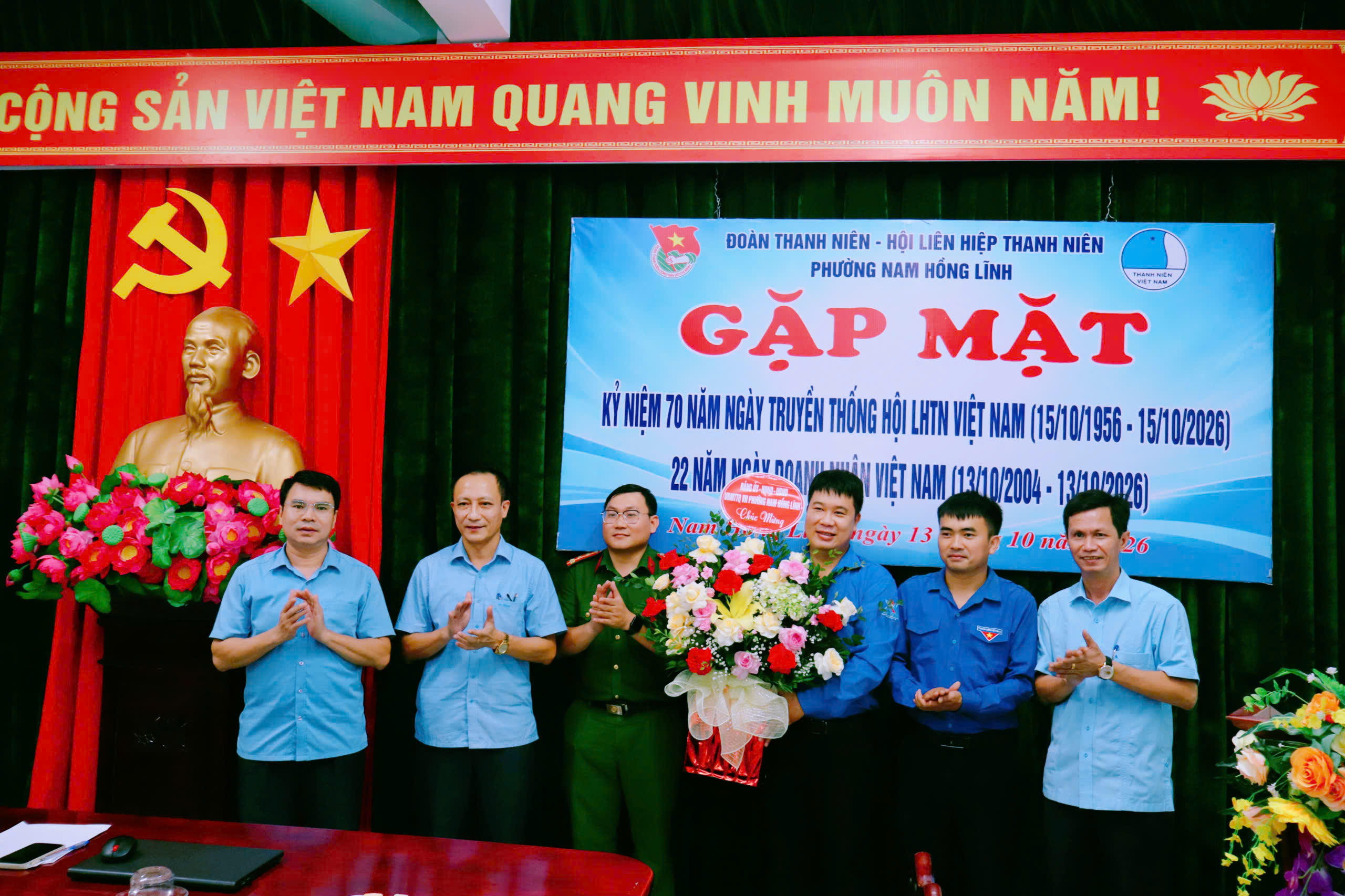 Đoàn phường Nam Hồng Lĩnh gặp mặt kỷ niệm 70 năm ngày truyền thống Hội LHTN Việt Nam và Ngày Doanh nhân Việt Nam