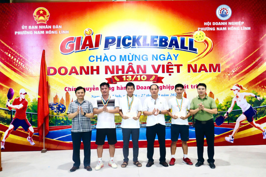 Phường Nam Hồng Lĩnh tổ chức thành công giải Pickleball giao lưu, kết nối chào mừng Ngày Doanh nhân Việt Nam