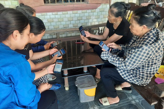 Tổ dân phố Phúc Thuận - Điểm sáng trong đợt cao điểm triển khai hướng dẫn cài đặt, sử dụng ứng dụng công dân số i-HaTinh
