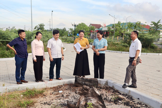 Ban Kinh tế - Ngân sách HĐND phường Nam Hồng Lĩnh khảo sát kết quả giải quyết ý kiến, kiến nghị của cử tri trên lĩnh vực kinh tế - ngân sách
