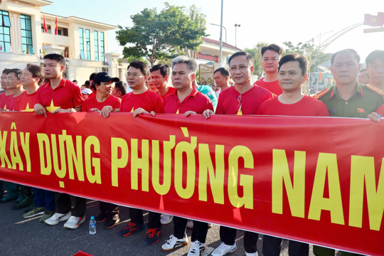 Hơn 400 người tham gia lễ mít tin và chạy phong trào hưởng ứng tháng hành động phòng chống ma tuý 