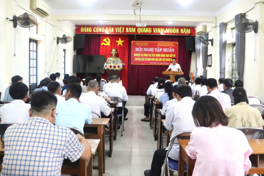 Phường Nam Hồng Lĩnh bồi dưỡng nghiệp vụ cho đội ngũ cấp ủy chi bộ tổ dân phố, nâng cao năng lực công tác Đảng sau sắp xếp