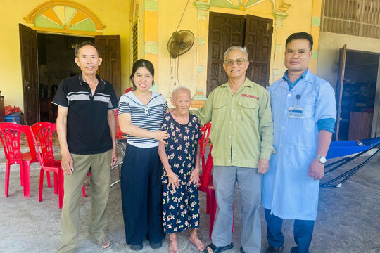 Ấm áp chương trình Khám, tư vấn và chăm sóc sức khỏe miễn phí nhân ngày Người Cao tuổi Việt Nam 6/6!