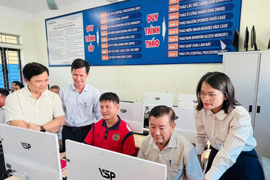 Phường Nam Hồng Lĩnh đào tạo kỹ năng chuyển đổi số cho cán bộ mặt trận tổ dân phố 