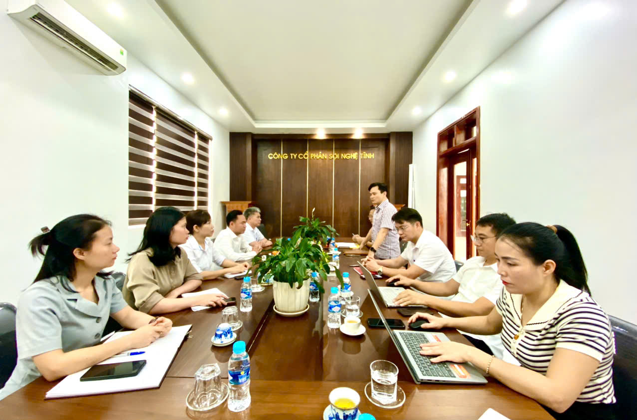 Đảng ủy phường Nam Hồng Lĩnh làm việc với Công ty Sợi Nghệ Tĩnh về thành lập tổ chức Đảng trong doanh nghiệp